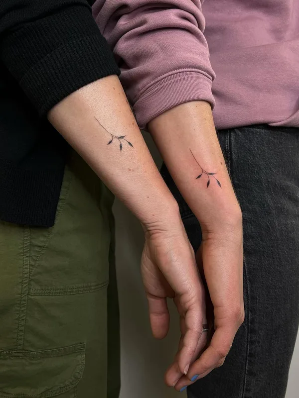 female black botanic, miniature, handpoke Tatuagem em forearm #63302 | Tatuador Lara Maju
