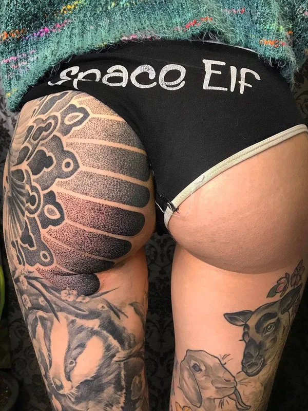 female black and grey blackwork tattoo on thigh #29259 | Tattoo Artist Deryn Twelve