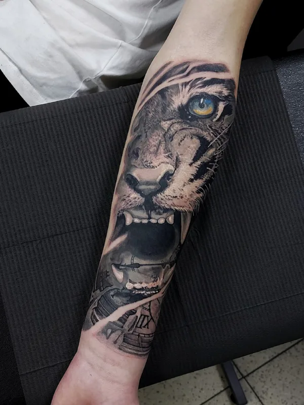 black and grey realism tatuaje en forearm #53332 | Tatuador Vic Nikkarinen