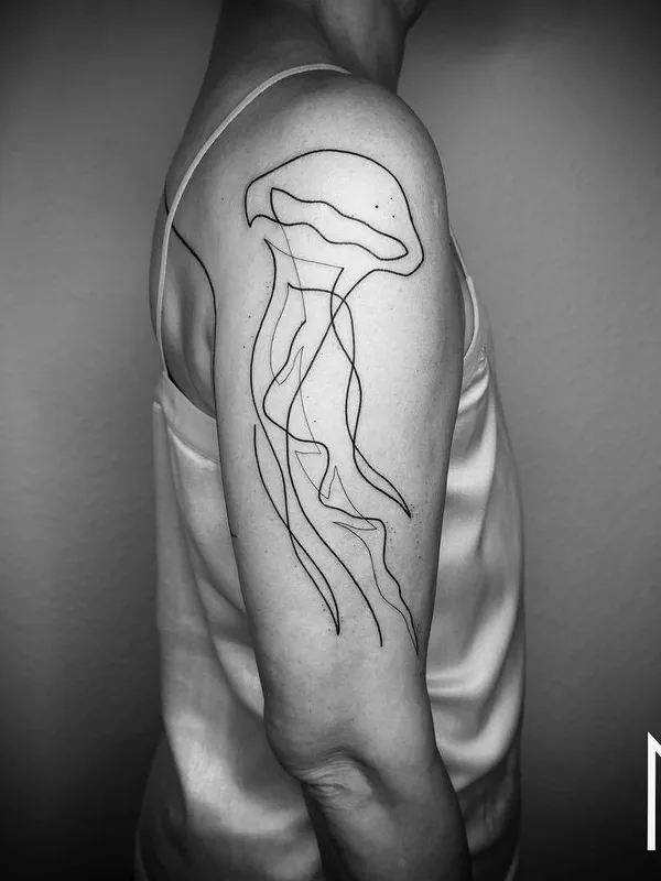 black and grey linework татуировка на upper arm #30773 | Тату мастер Mo Ganji