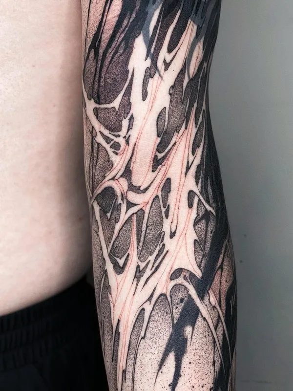 black and grey blackwork 纹身 在 forearm #55163 | 纹身师 daaamnj