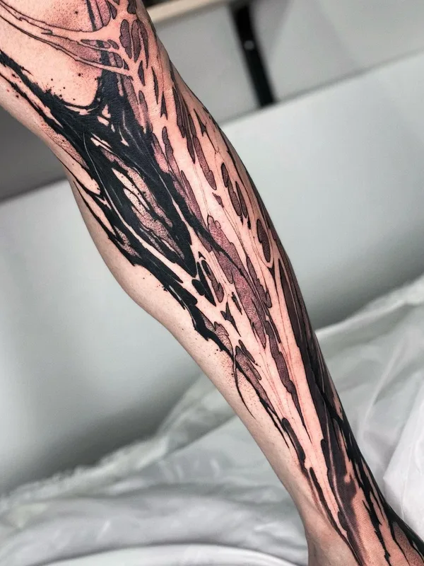 black blackwork 纹身 在 calf #55169 | 纹身师 daaamnj