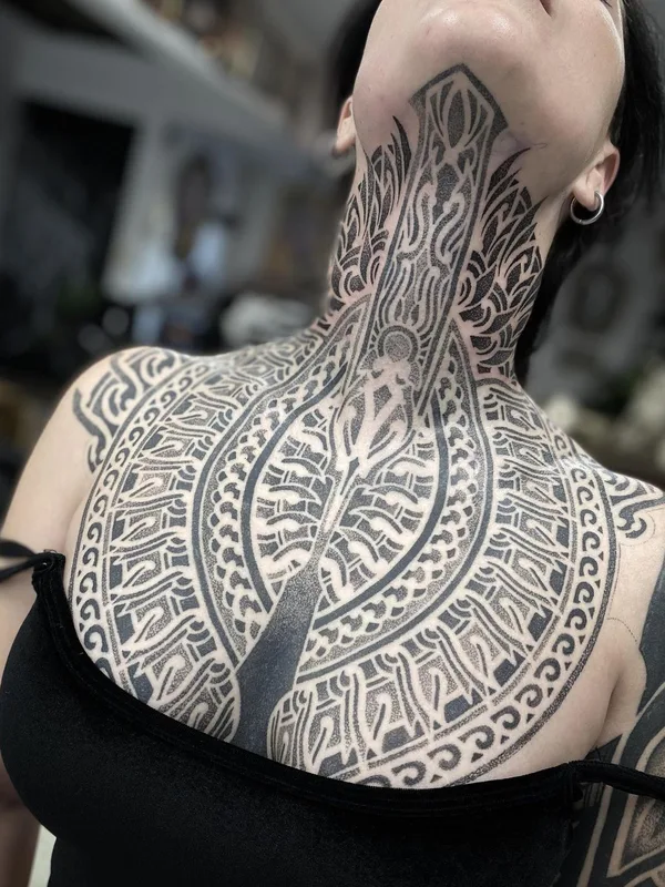 female black blackwork tatouage sur chest #55662 | Artiste tatoueur Israel Paketh