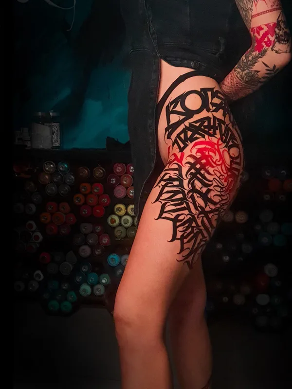 female color lettering татуировка на thigh #55687 | Тату мастер Игорь Климин