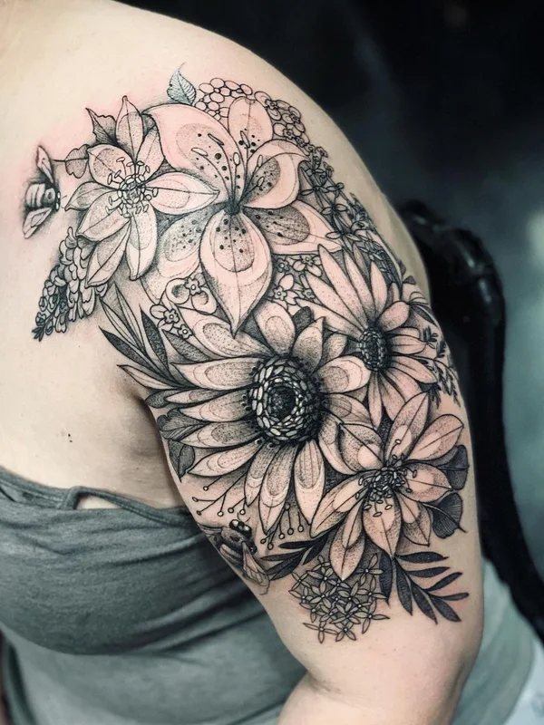 female black and grey blackwork Tatuaggio su shoulder #57533 | Tatuatore Brad Grimes