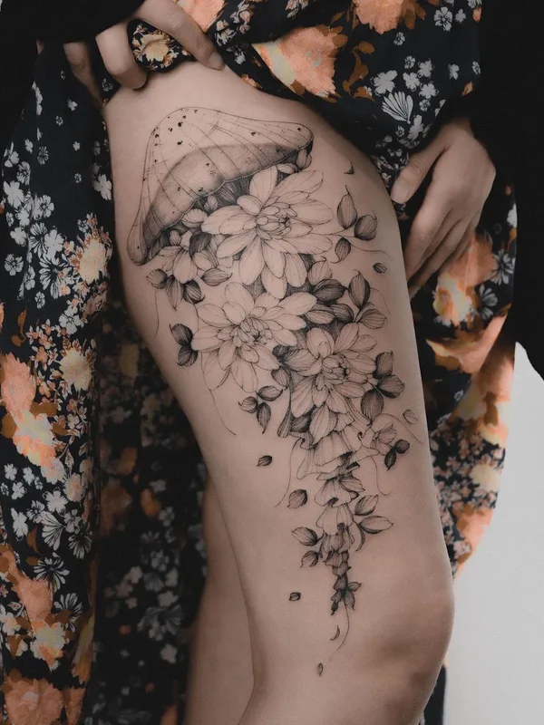 female black and grey fineline Tatuagem em thigh #57578 | Tatuador Mr Marek