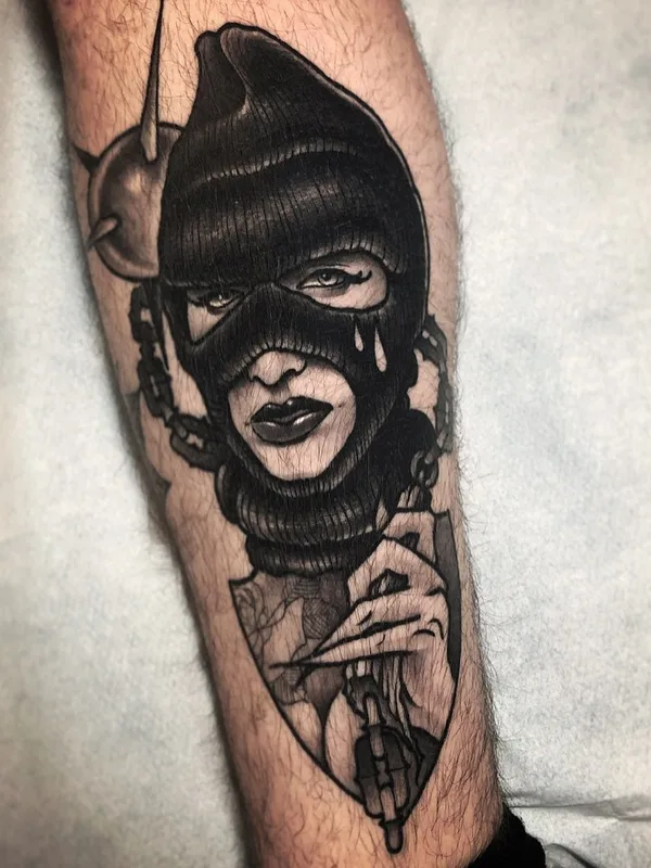 black and grey black and grey tatouage sur calf #32331 | Artiste tatoueur Jeff Saunders