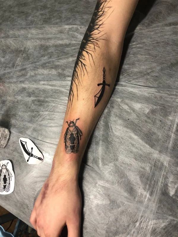 black blackwork tatouage sur forearm #58558 | Artiste tatoueur Sofia Kitsune Tattoo