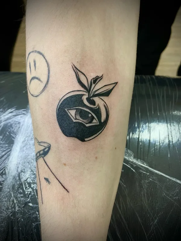 black blackwork tatouage sur forearm #58556 | Artiste tatoueur Sofia Kitsune Tattoo