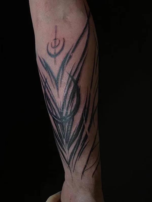 black abstract tatouage sur forearm #58549 | Artiste tatoueur Sofia Kitsune Tattoo