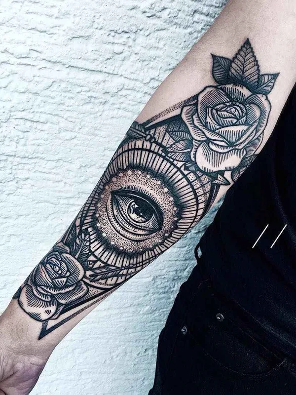 black and grey blackwork tatouage sur forearm #16348 | Artiste tatoueur Jessica Svartvit