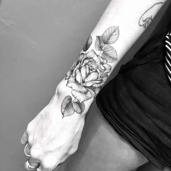 Linework tattoo by Sandra Cunha