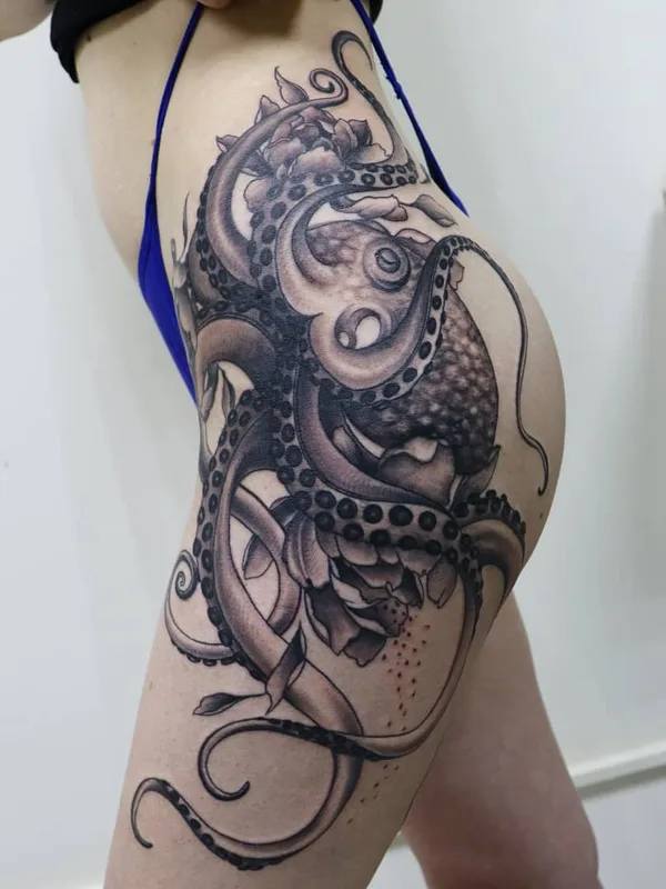 female black and grey realism татуировка на thigh #38736 | Тату мастер Cyborg Tattoo