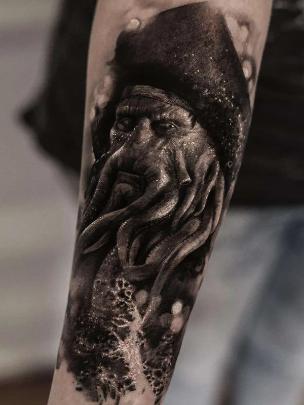 men black&gray realism tatuaje en forearm #21112 | Tatuador Inal Bersekov