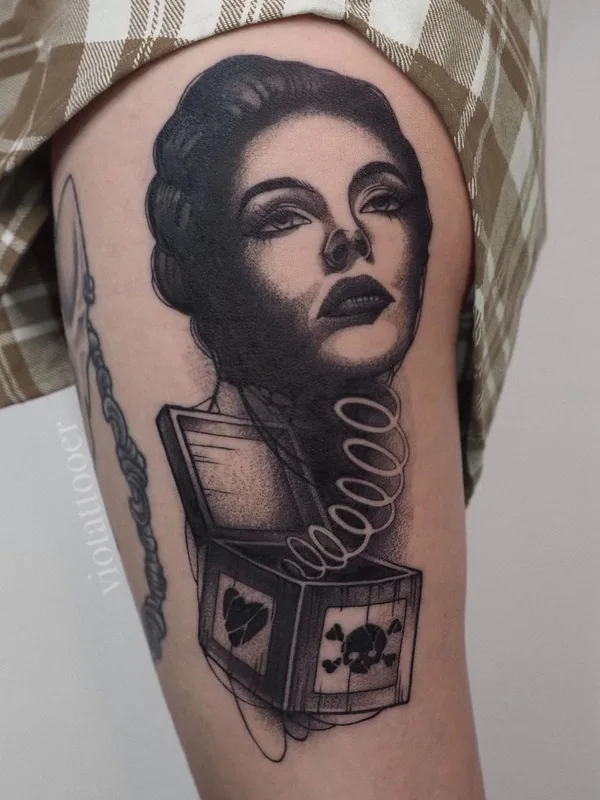 female black and grey black and grey татуировка на thigh #52471 | Тату мастер Виолетта Важничая