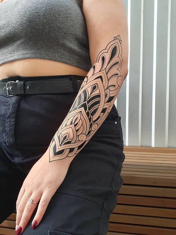 female black ornamental tatuaje en forearm #52529 | Tatuador Pavel Parafiev