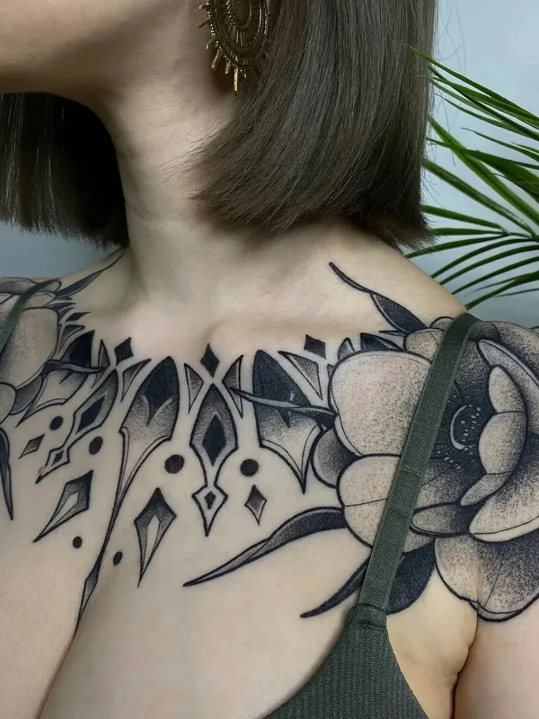 female black and grey blackwork tatuaje en chest #52531 | Tatuador Pavel Parafiev