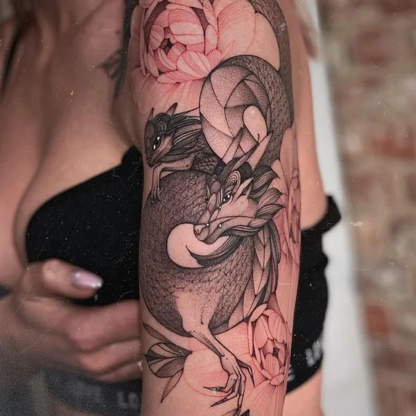 Feminine tattoo by Варвара Романчук in Moscow