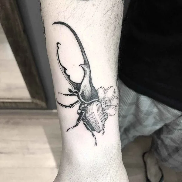 Linework tattoo by Sandra Cunha