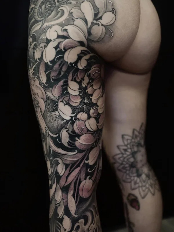 female black and grey japanese tatouage sur thigh #36318 | Artiste tatoueur Juvel Vazquez FIBS