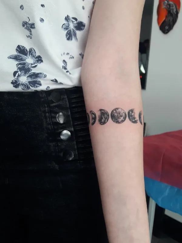 female black and grey black and grey Tatuaggio su forearm #55723 | Tatuatore елена семененко