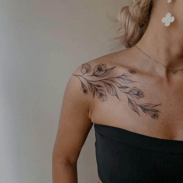Feminine tattoo by Jenya Willow in Батуми