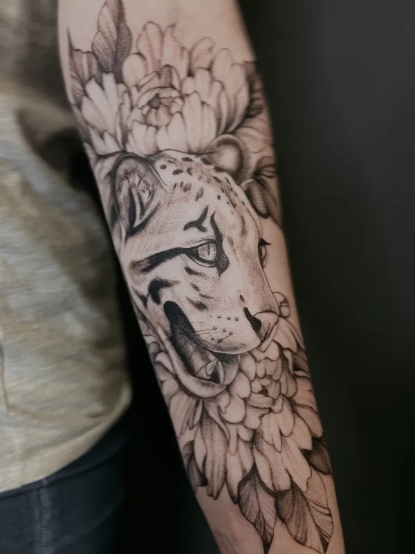 black and grey realism татуировка на forearm #59310 | Тату мастер Jenya Willow