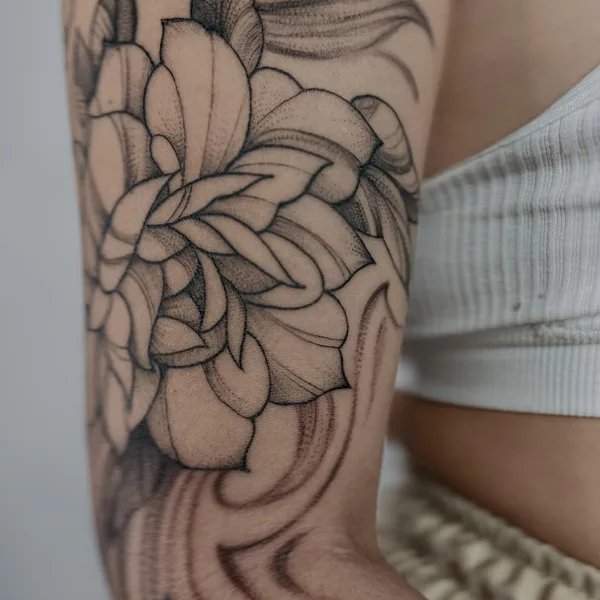 Feminine tattoo by Jenya Willow in Батуми