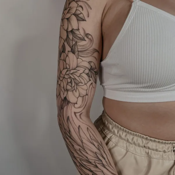Feminine tattoo by Jenya Willow in Батуми