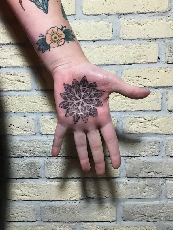 black dotwork татуировка на palm #33281 | Тату мастер Кирилл Синицын