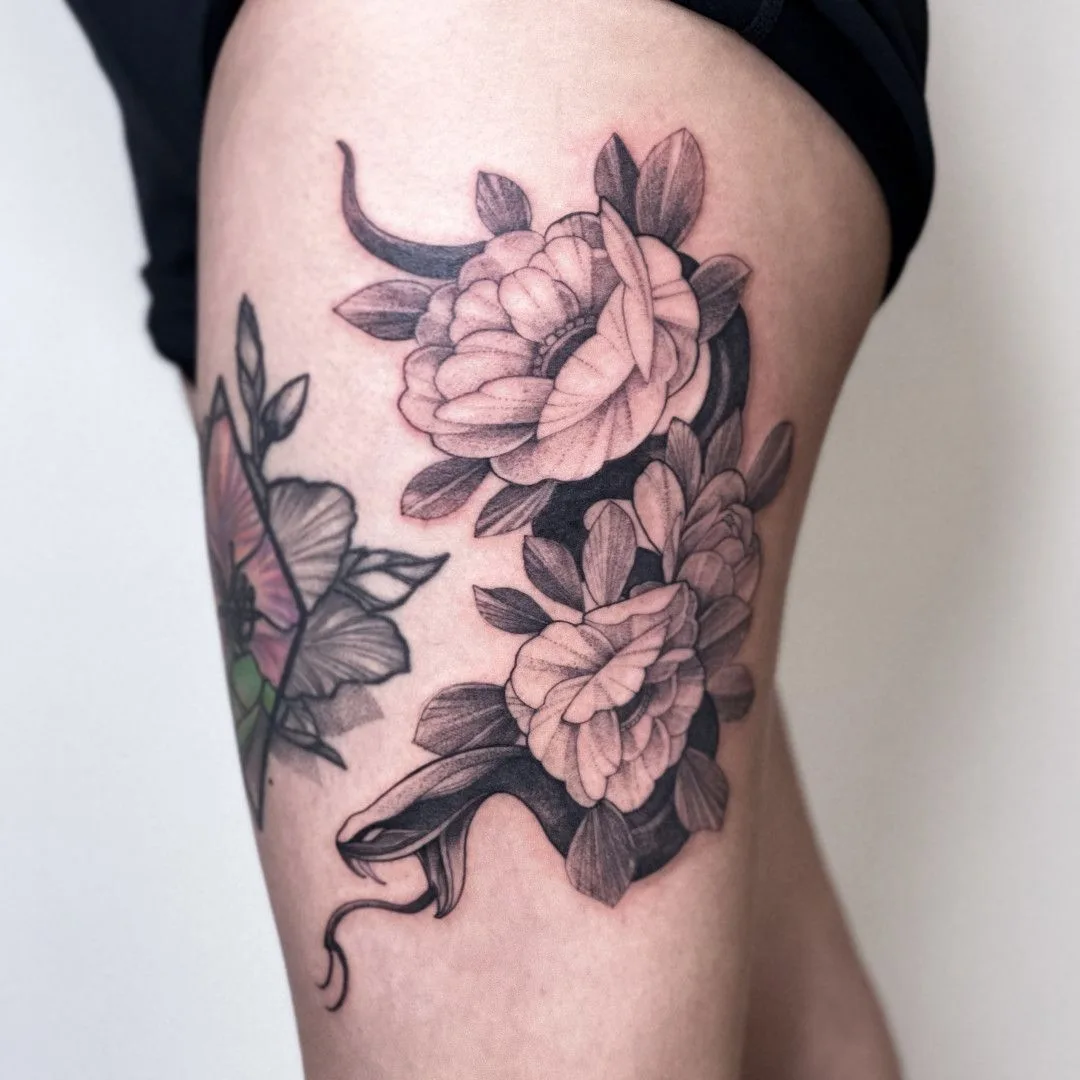 Alena Zozulenko, tattoo graphics, tattoo St. Petersburg, tattoo artist St. Petersburg, tattoo graphics, flowers tattoo, female tattoo