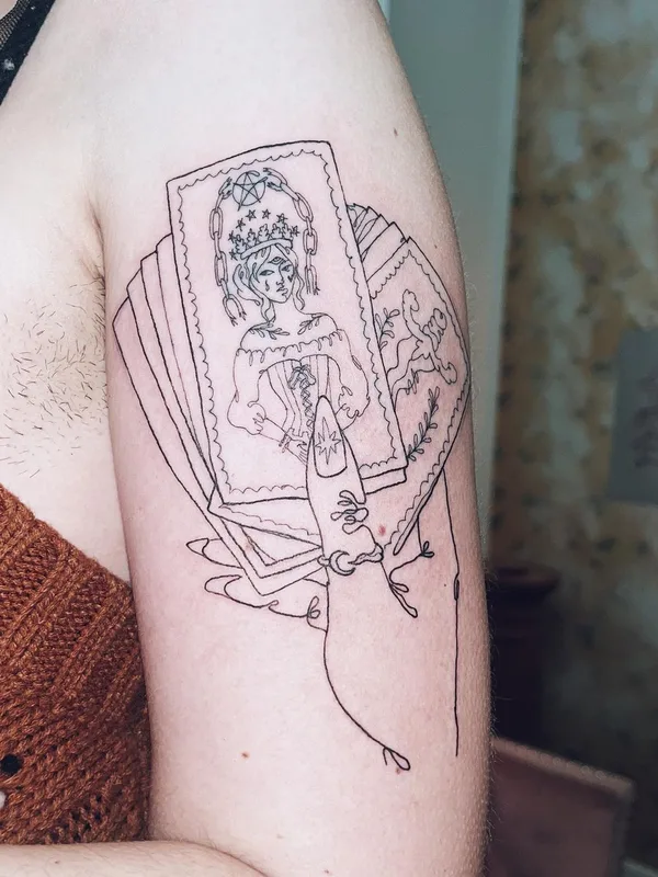 black linework tattoo auf upper arm #63344 | Tätowierer Mira Mariah