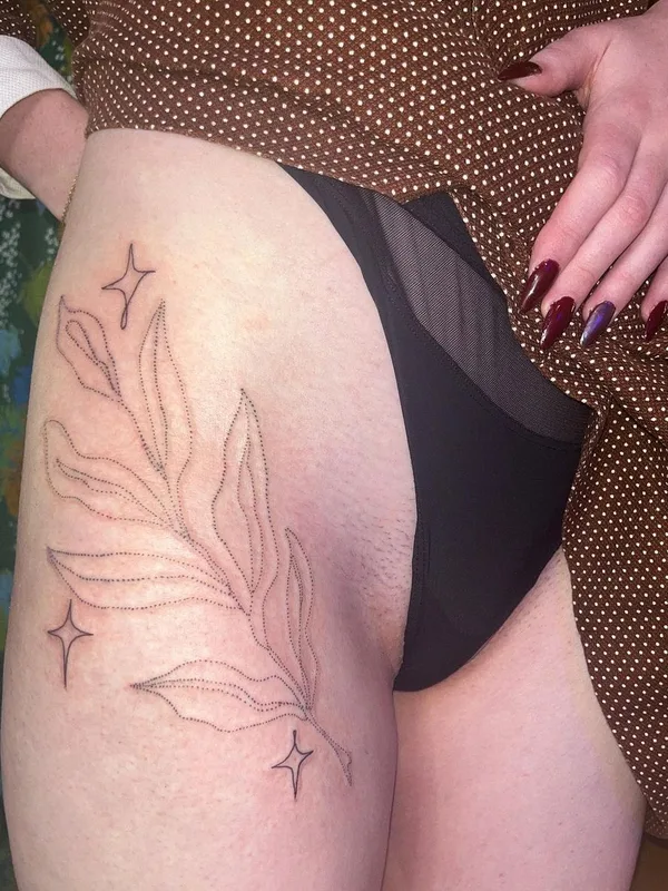 female black linework tattoo auf thigh #63349 | Tätowierer Mira Mariah
