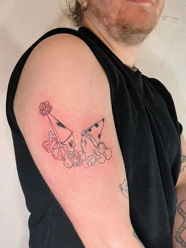 male color linework tattoo auf upper arm #63345 | Tätowierer Mira Mariah