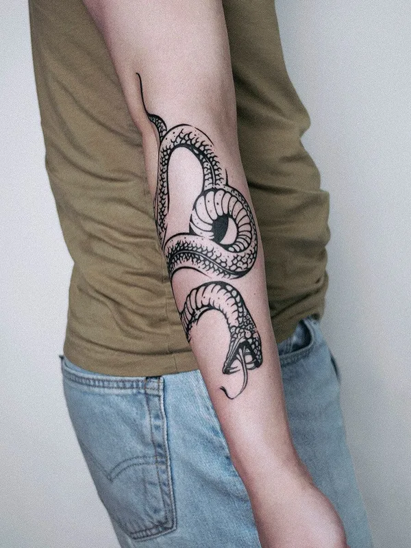 black blackwork tatuaje en forearm #63383 | Tatuador myrkur_tattoo