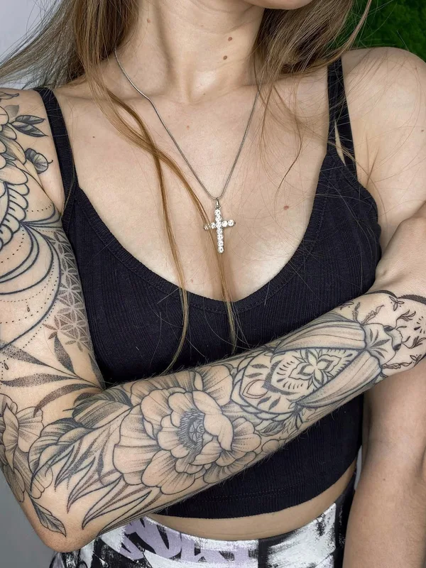 female black and grey blackwork татуировка на full sleeve #52597 | Тату мастер Галина Горячих