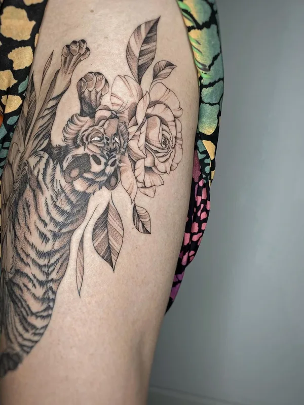black and grey black and grey татуировка на thigh #52592 | Тату мастер Галина Горячих