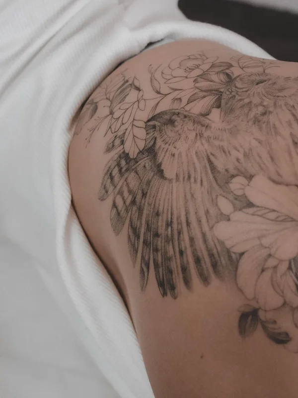 black and grey linework tattoo on shoulder #52654 | Tattoo Artist Юлия Равинских
