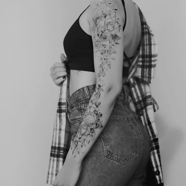 Fine Line tattoo by Юлия Равинских in Ростов-на-Дону