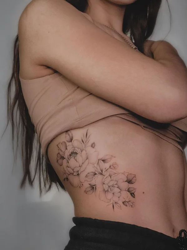 female black and grey fineline tattoo on side #52646 | Tattoo Artist Юлия Равинских