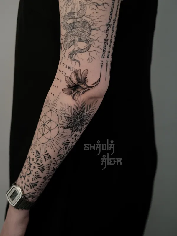 black blackwork татуировка на forearm #67269 | Тату мастер Alex Shaula