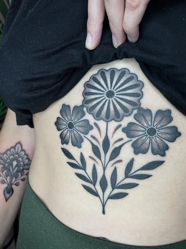female black and grey blackwork 타투 부위 stomach #57740 | 타투이스트 Megan Carroll