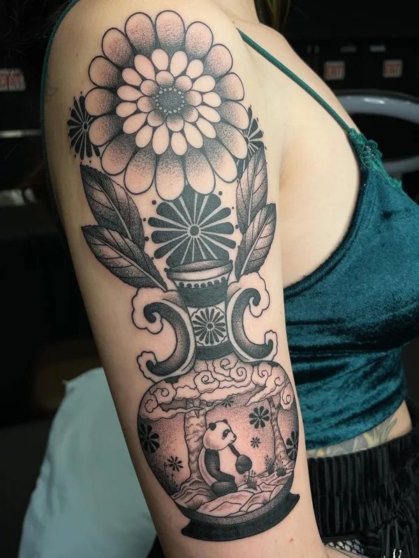 female black and grey blackwork 타투 부위 upper arm #57736 | 타투이스트 Megan Carroll