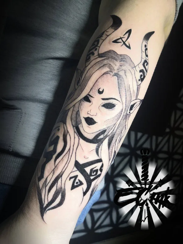 female black and grey blackwork татуировка на forearm #33416 | Тату мастер Анна EC