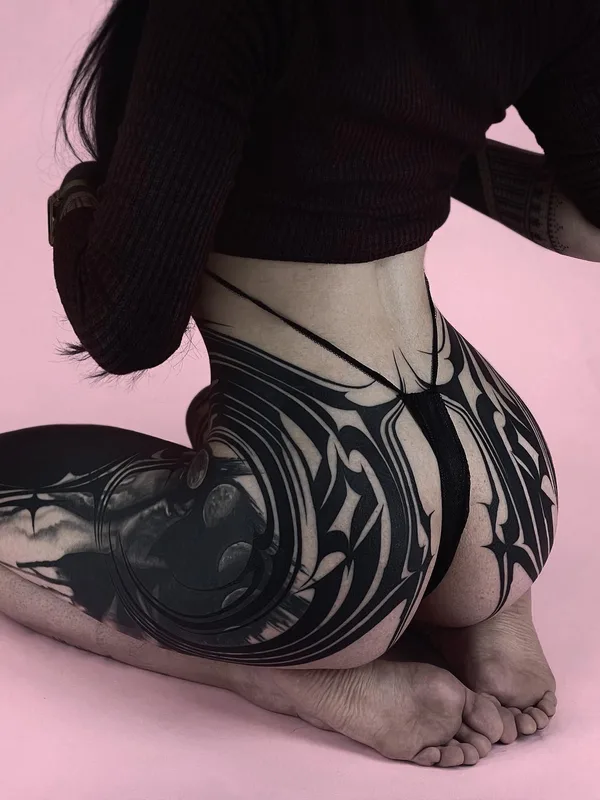 female black blackwork татуировка на full body #75430 | Тату мастер Bastian Blau