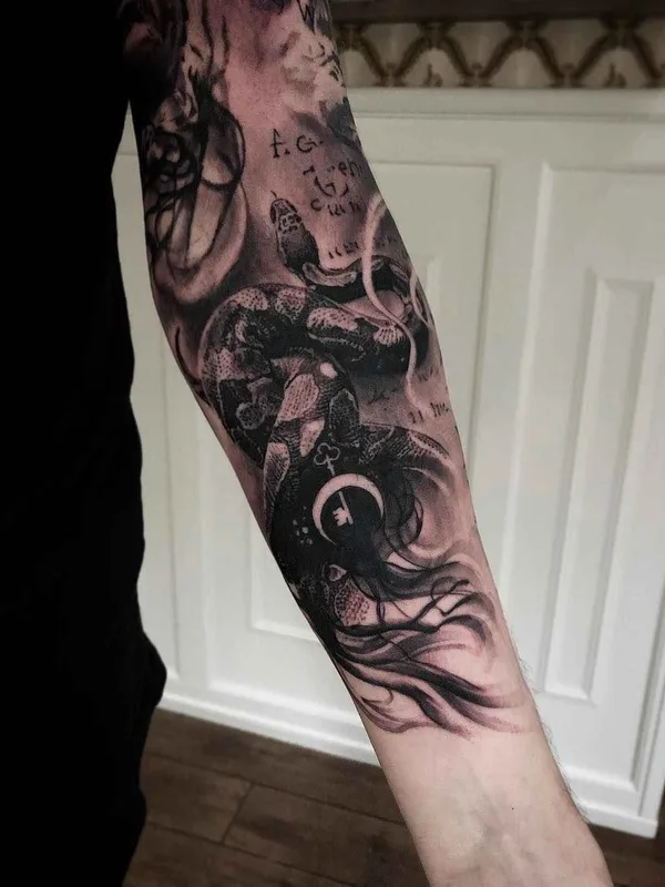 black and grey black and grey tatuaje en forearm #17472 | Tatuador Mark Wosgerau