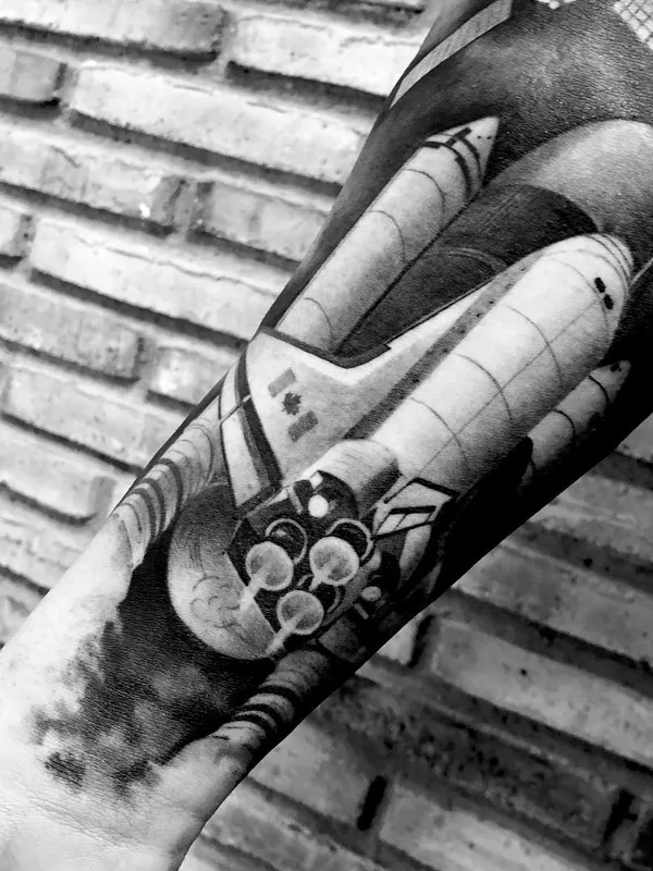 black and grey realism tatuaje en forearm #26531 | Tatuador Matias Noble