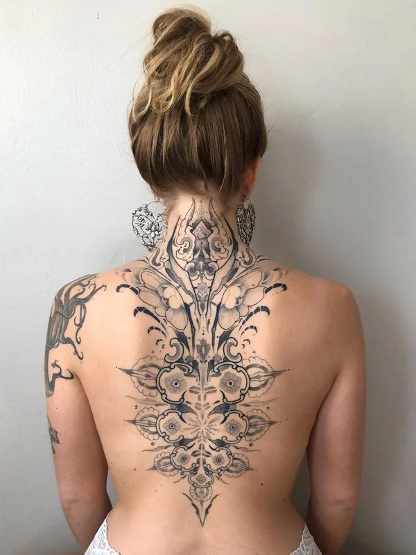 female black and grey ornamental татуировка на full back #34631 | Тату мастер Raphcemo