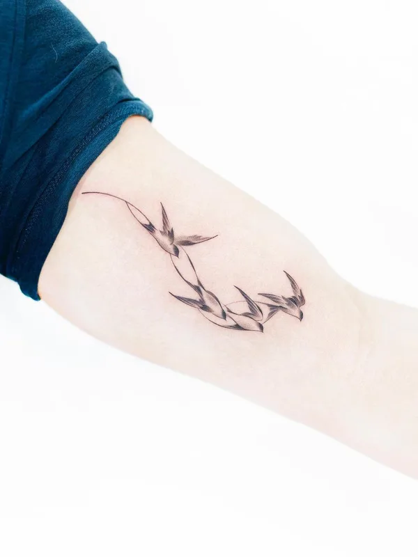 female color miniature татуировка на shoulder #63475 | Тату мастер Foret tattoo