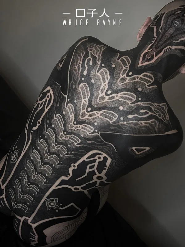 black blackwork tatuaje en full back #63509 | Tatuador Wruce Bayne